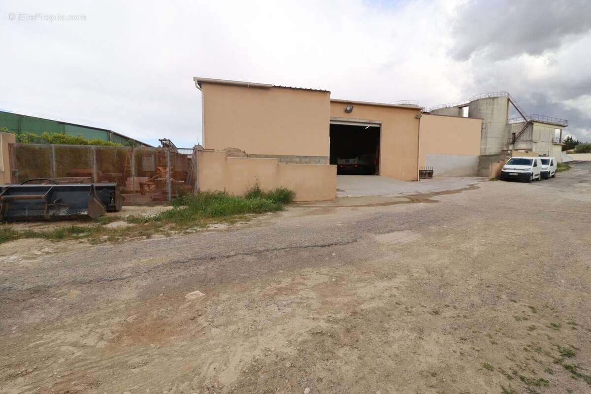 Commerce à QUARANTE