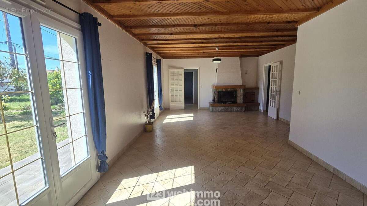 Séjour salon orientés plein sud - Maison à TALMONT-SAINT-HILAIRE