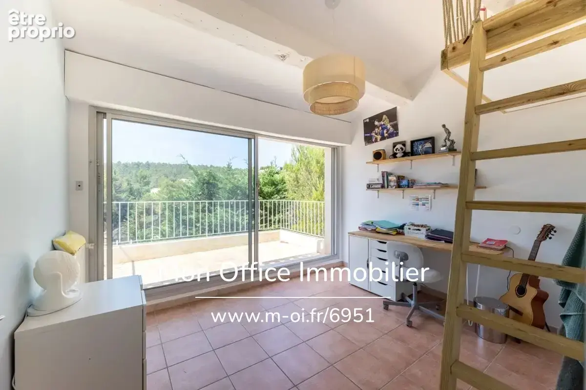 Référence : 6951-NGU - Maison 7 pièces - 210m2 - Piscine et vue dégagée sur les pins - Commerces à pied - photo 19