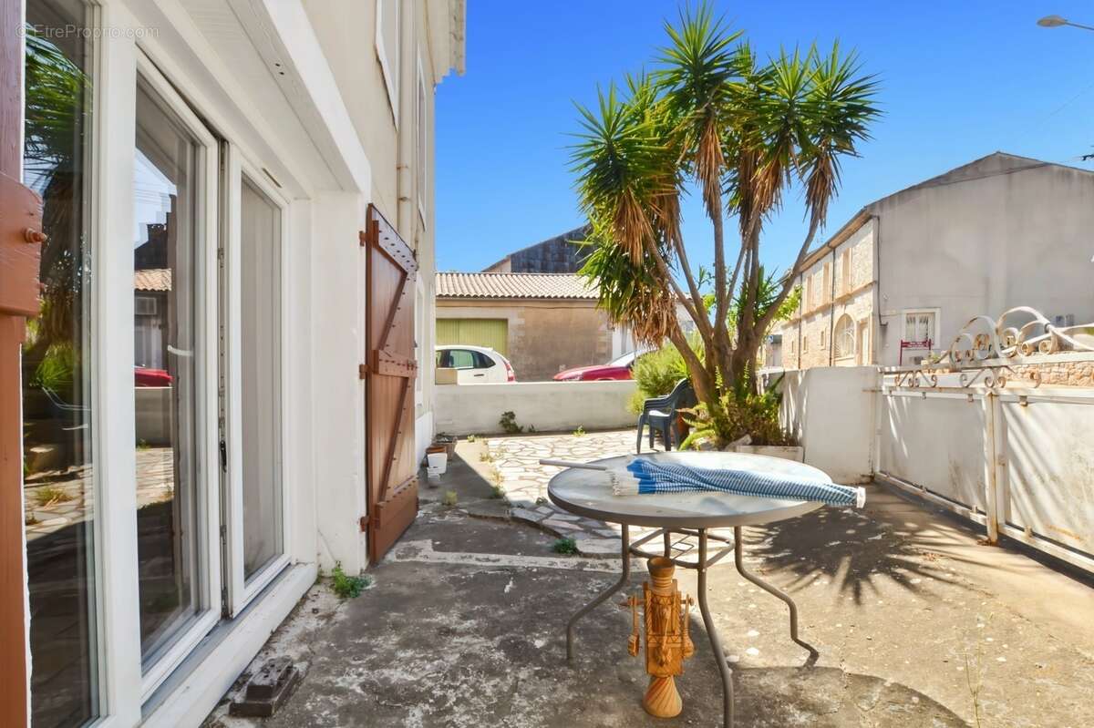 Maison de caractère 186 m² – 5 chambres dont 4 suites parentales – Terrasse – Causses-et-Veyran - photo 6