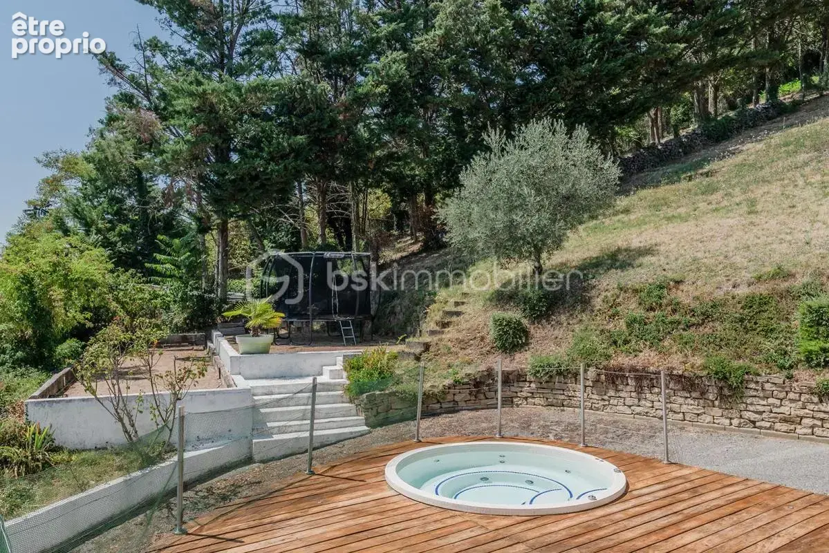 Maison familiale avec vue dégagée, au calme dans un cadre exceptionnel proche commodités - photo 4