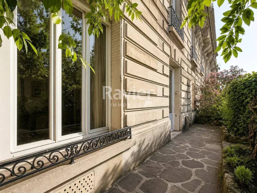 Appartement à PARIS-16E