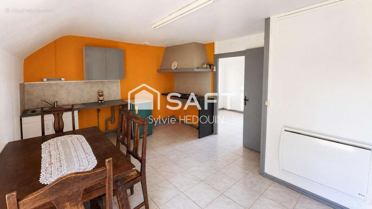 Photo 8