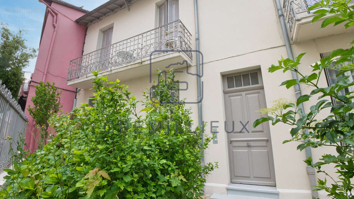 Appartement à GUILHERAND-GRANGES