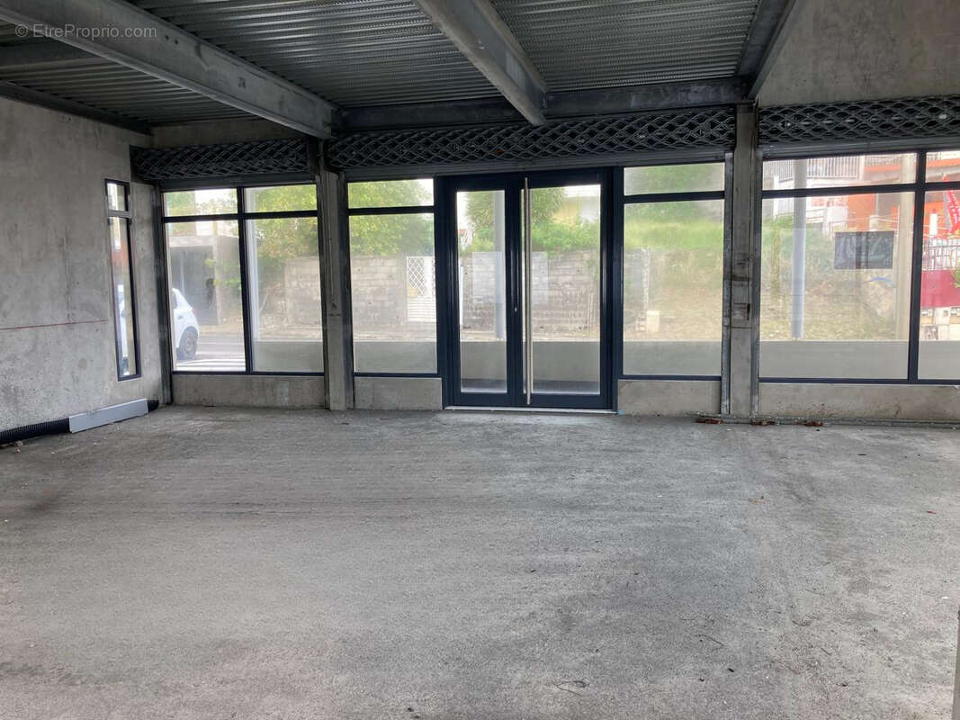 Commerce à VIEUX-FORT