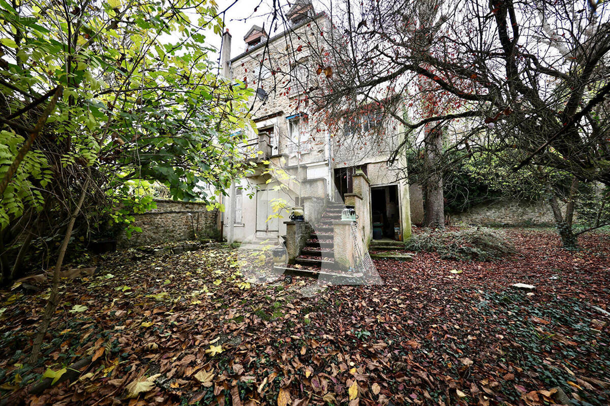 Maison à SOISY-SUR-SEINE