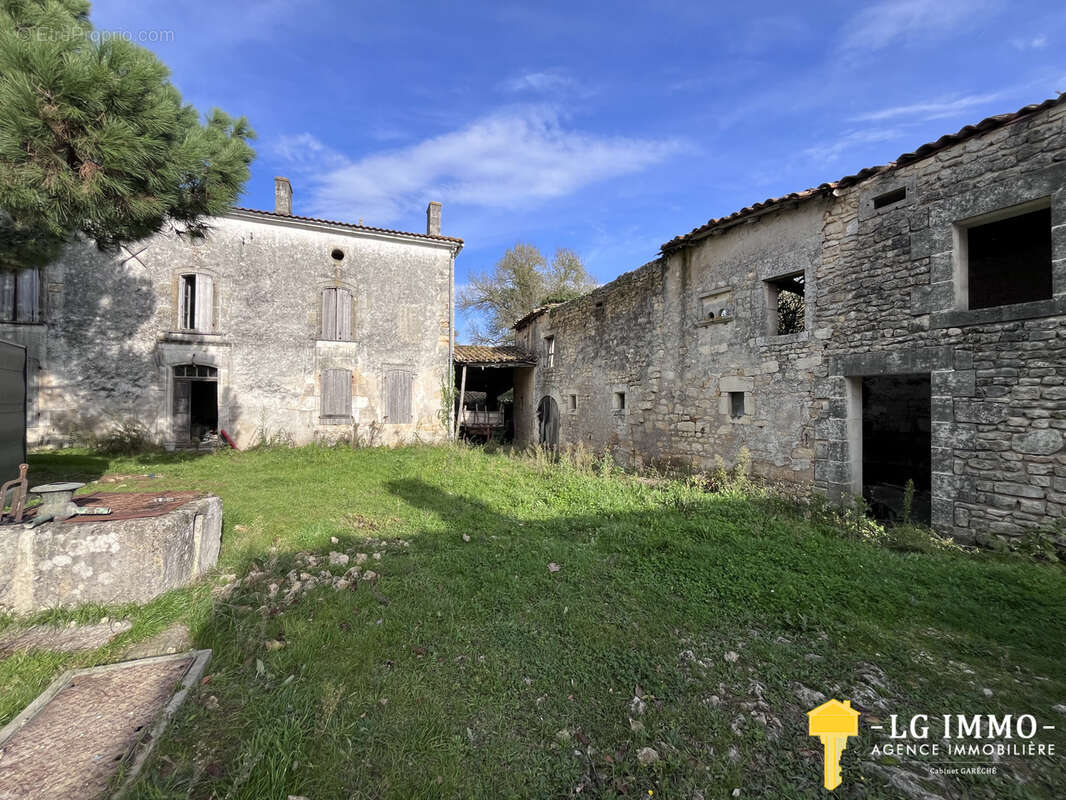 Maison à SAINT-SIGISMOND-DE-CLERMONT