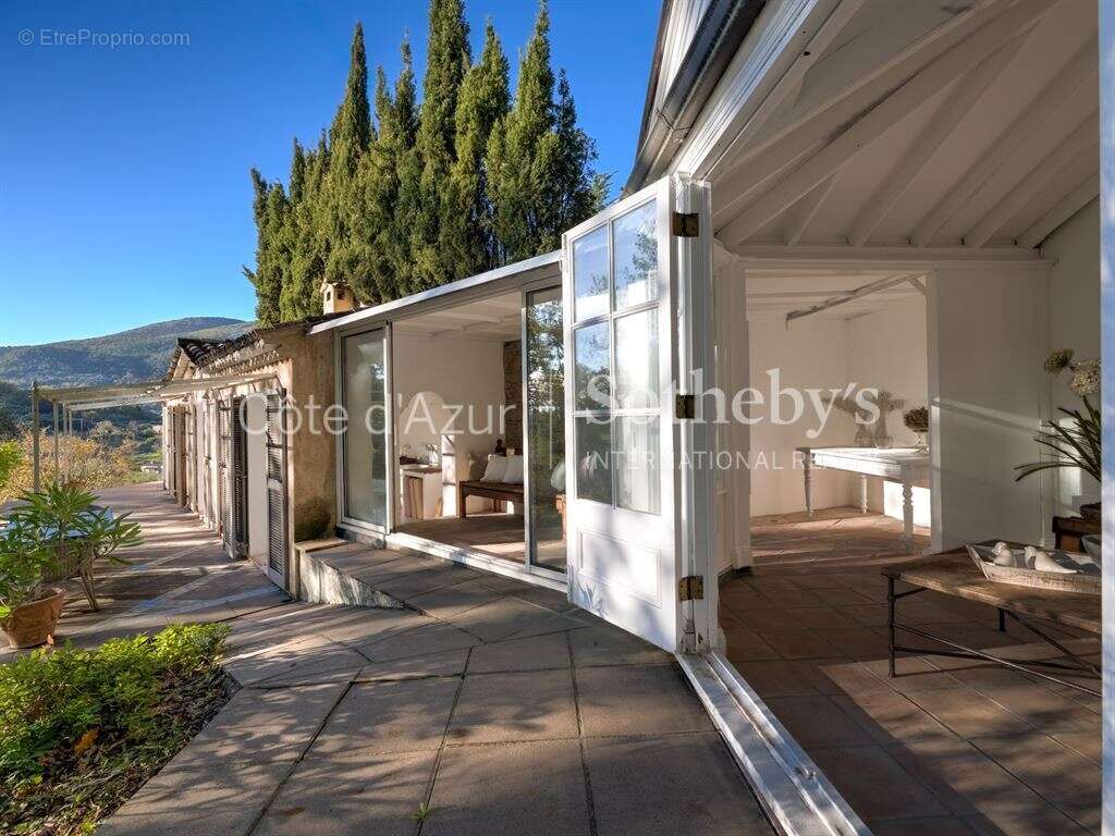 Maison à CHATEAUNEUF-GRASSE