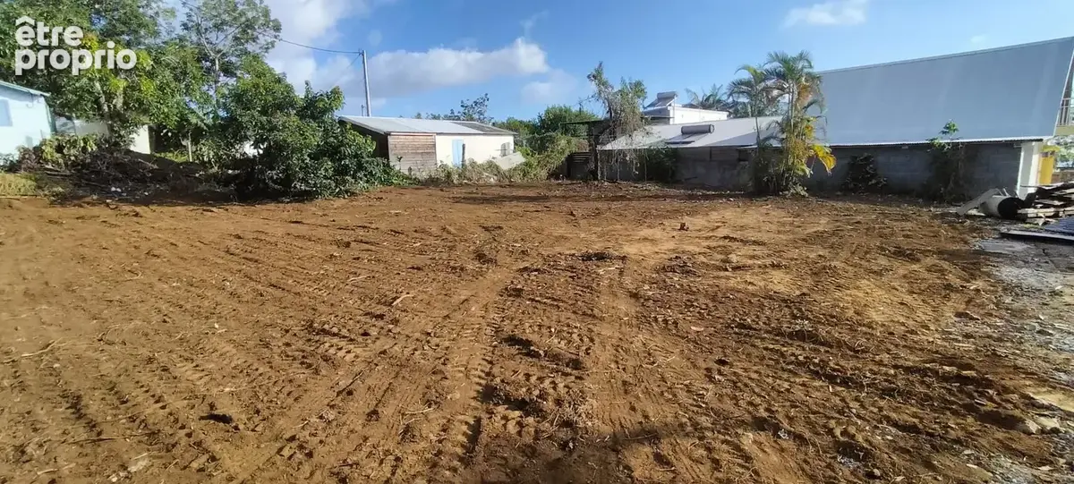 Terrain à LE TAMPON