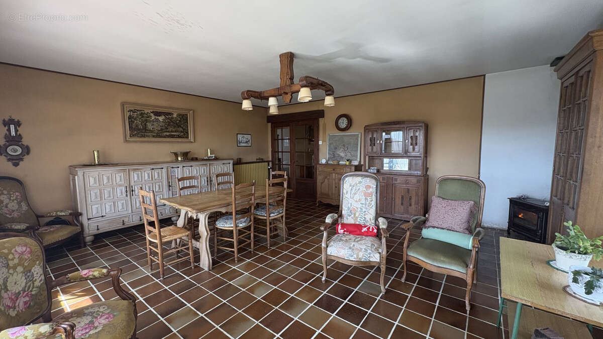 Maison à CIRES-LES-MELLO