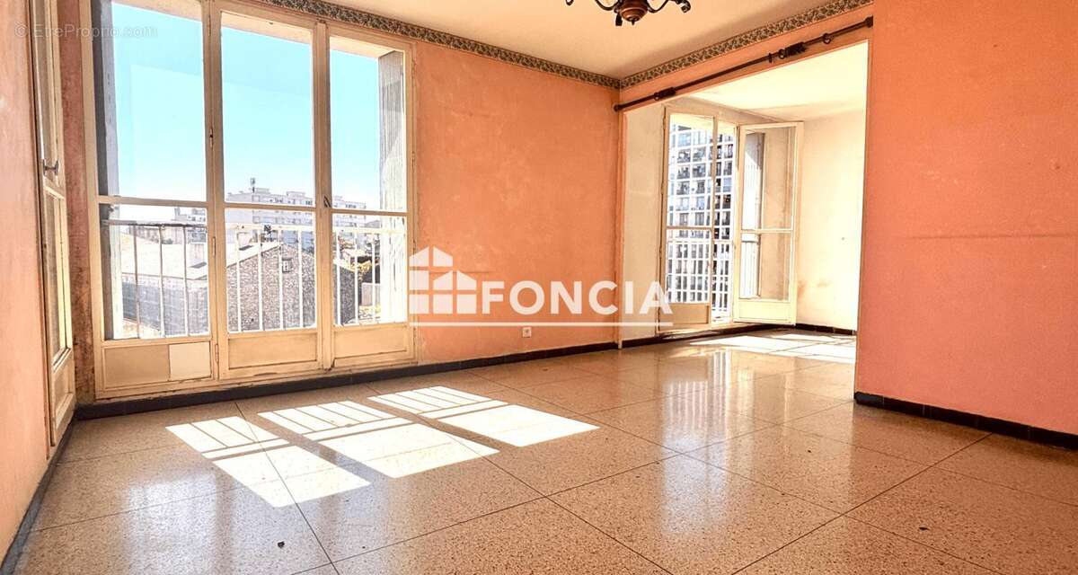 Appartement à MARSEILLE-3E