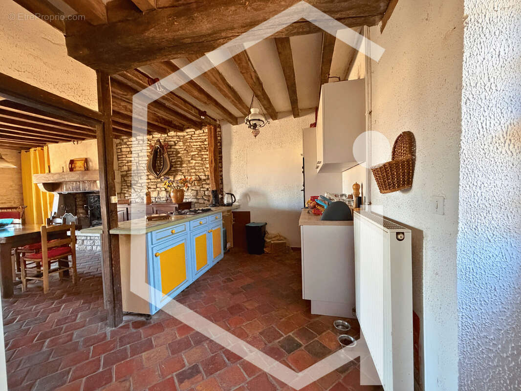 Maison de charme avec dépendances et terrain clos - photo 4
