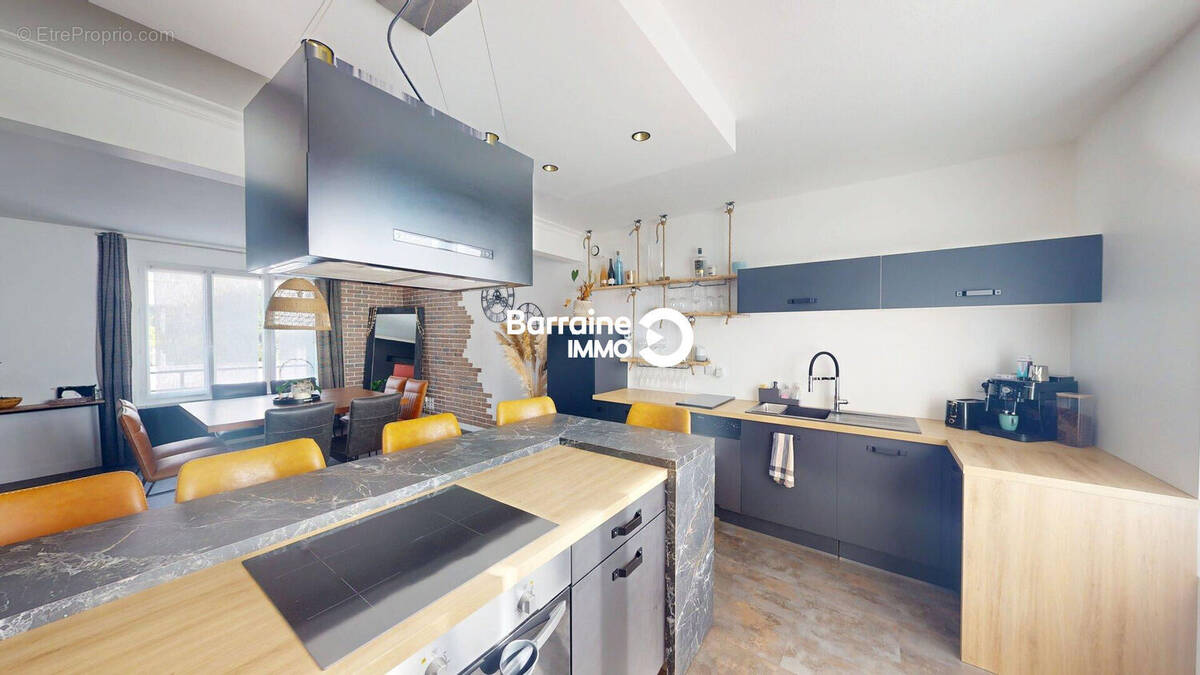 Maison à LE RELECQ-KERHUON