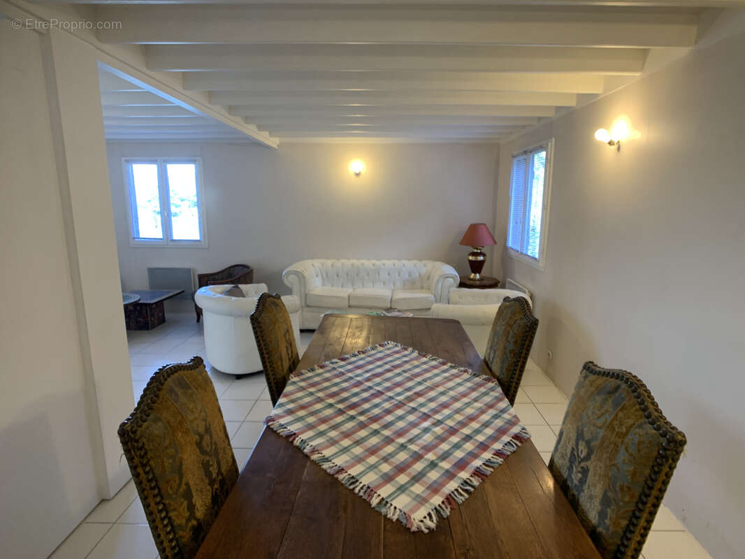 Maison à SAINT-JEAN-LES-DEUX-JUMEAUX