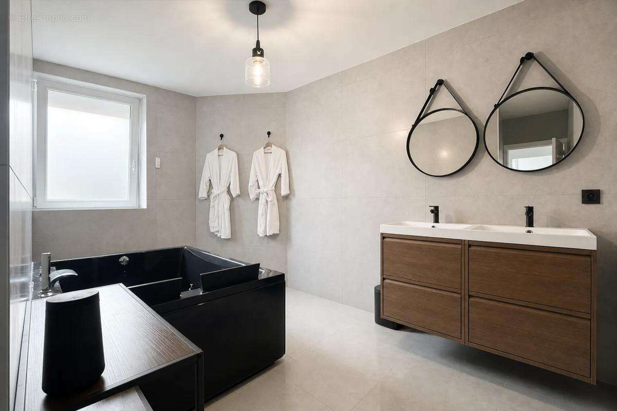 Appartement de 4 pièces de 109 m² à Saint-Étienne - photo 7