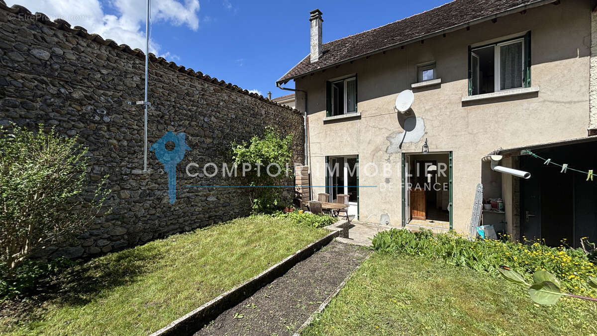 Maison à VIRIEU