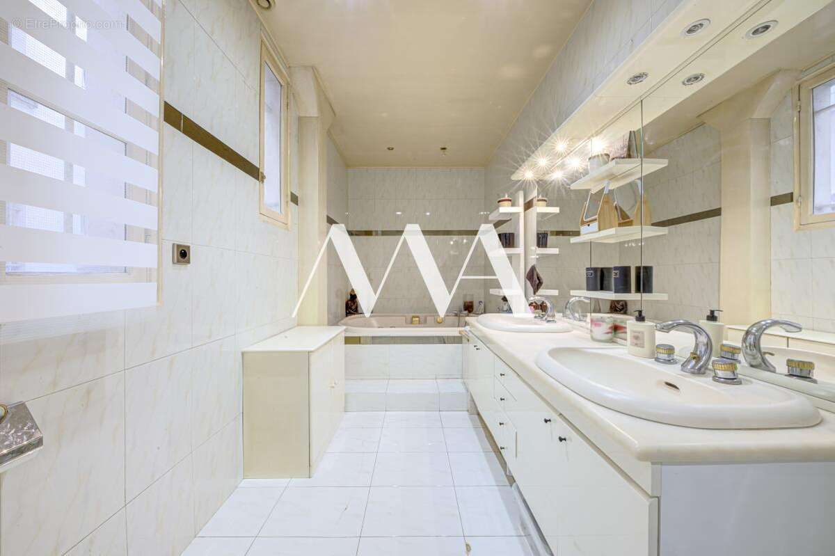 Appartement à NEUILLY-SUR-SEINE