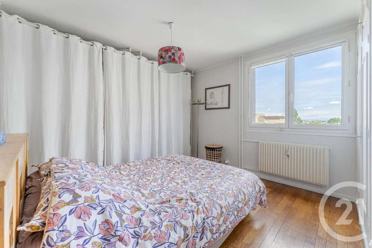 Appartement à BRON