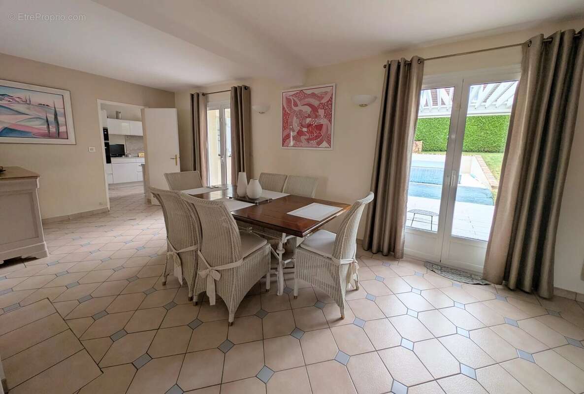 Maison à PLAISIR