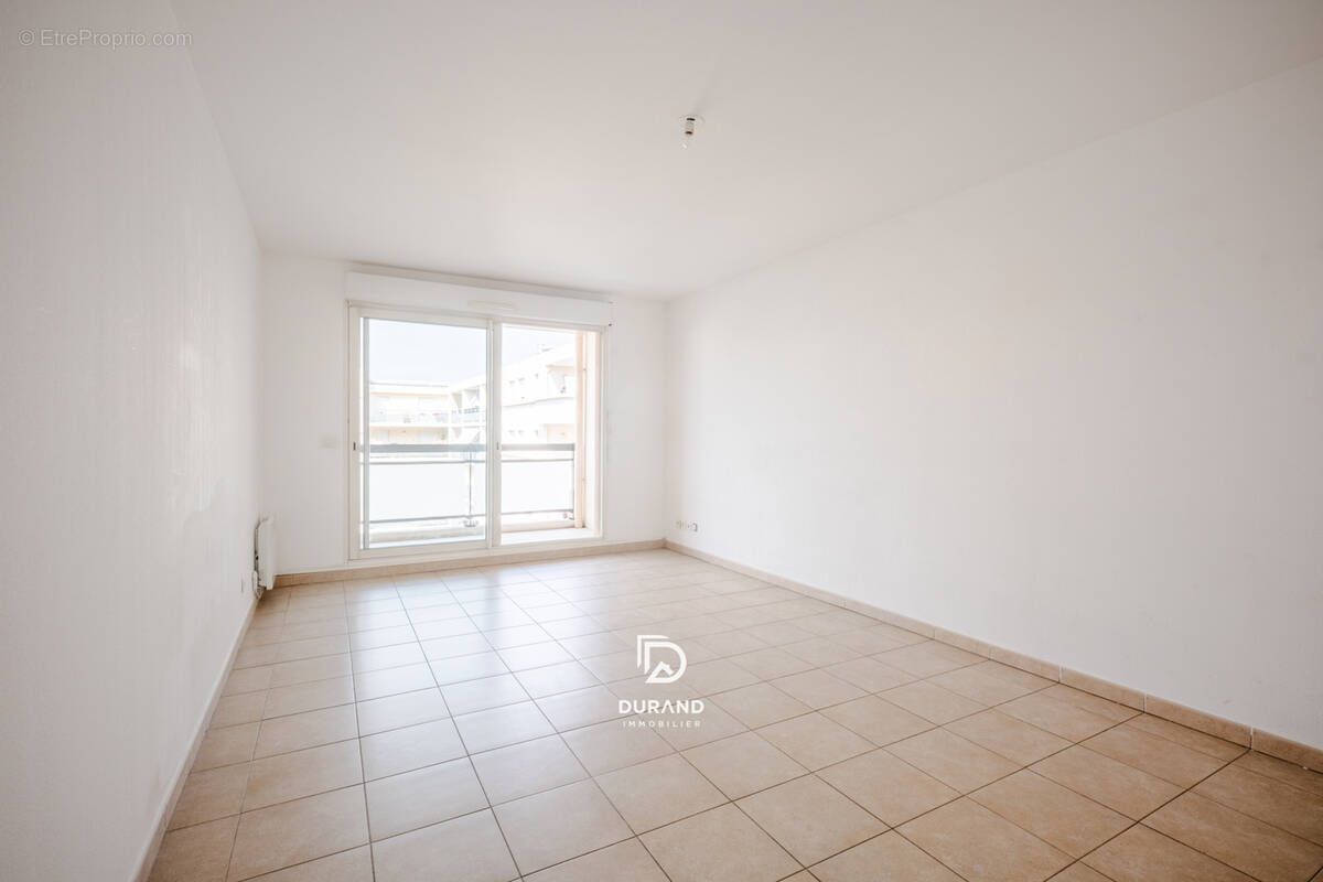 Appartement à MARSEILLE-4E