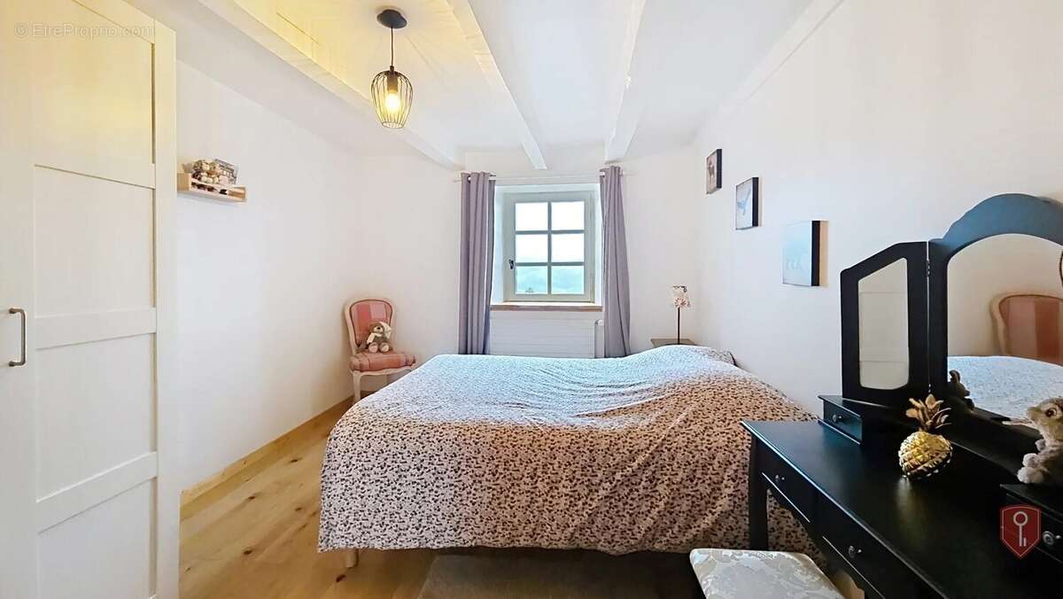 Maison à CRUSEILLES