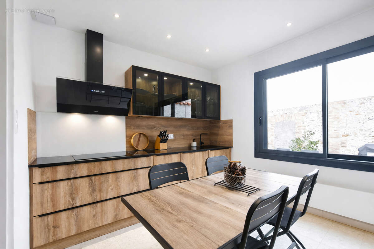 Maison à SAINT-LAURENT-DE-LA-SALANQUE