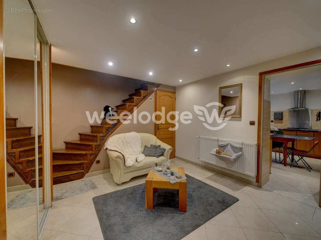 Maison à VER-SUR-LAUNETTE