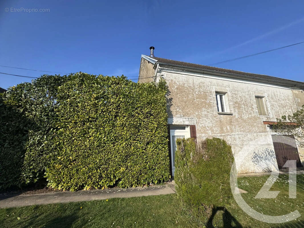 Maison à SOUGERES-EN-PUISAYE