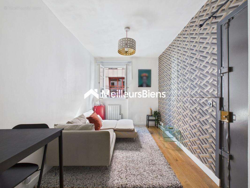 Appartement à PARIS-14E