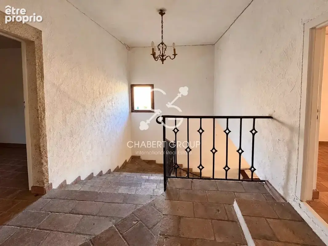 Sénas – mas provençal – 6 pièces – 164 m² habitables – terrain 2,3 ha – 218 m² avec annexes - photo 11