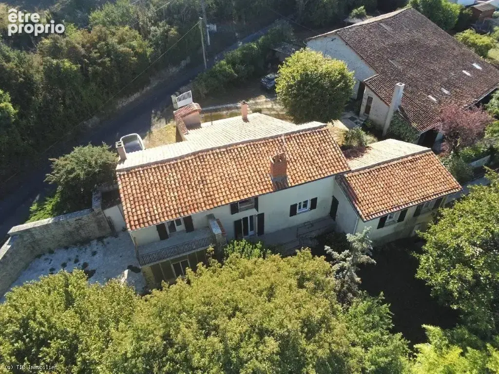 Maison à RUFFEC