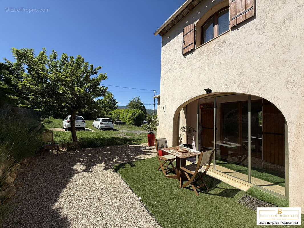 Maison à SAINT-CEZAIRE-SUR-SIAGNE