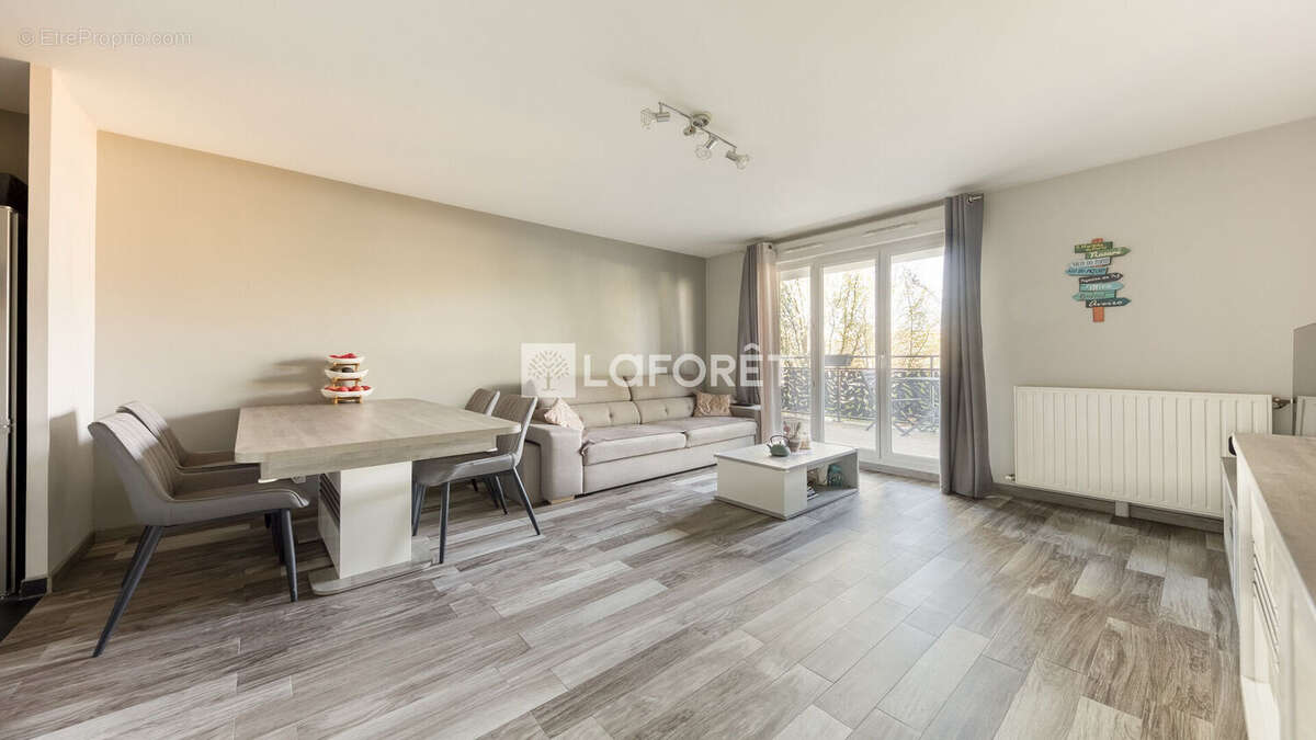 Appartement à PONTAULT-COMBAULT