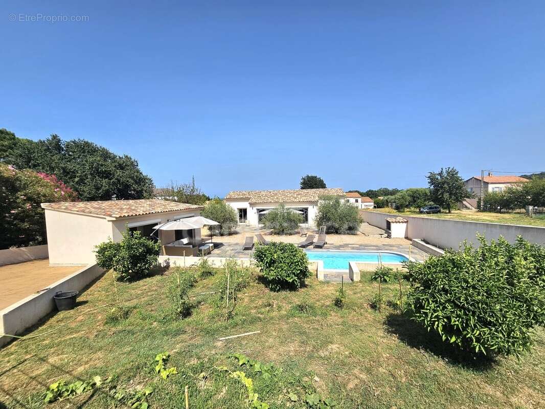 Ensemble immobilier de 368 m2 divisé en 3 habitations, piscine, terrain 1683 m2 à VESCOVATO (Haute Corse) - photo 2