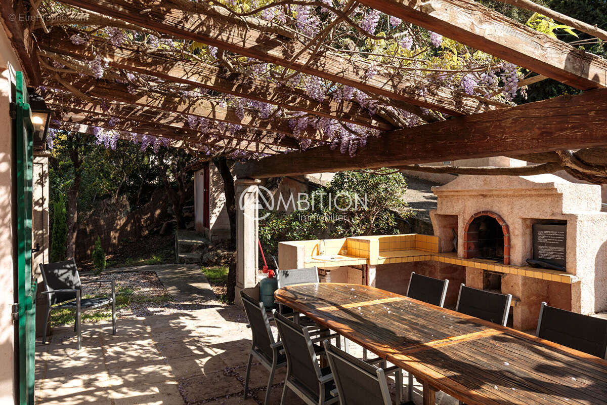 Maison à LES ISSAMBRES