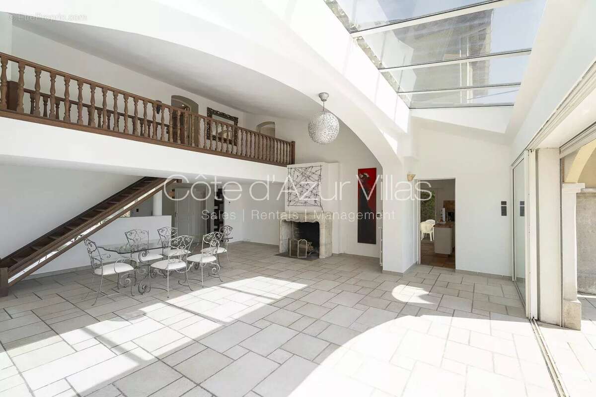 Maison à ROQUEFORT-LES-PINS