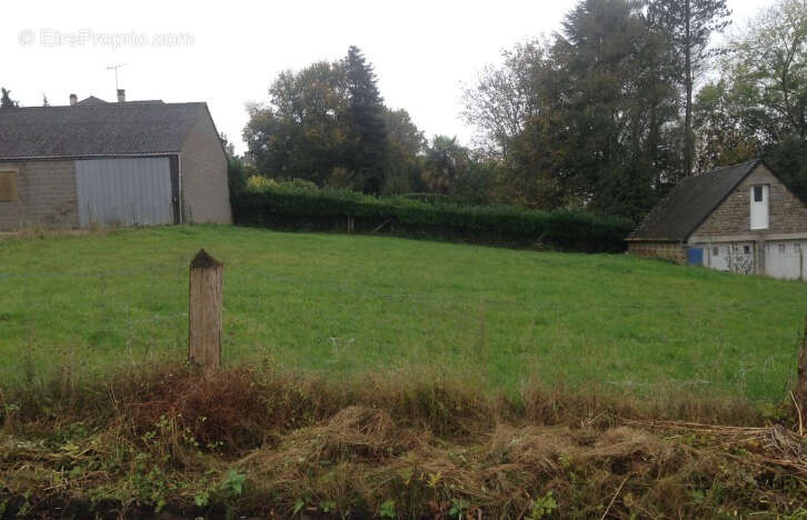 Terrain à SAINT-HILAIRE-DU-HARCOUET