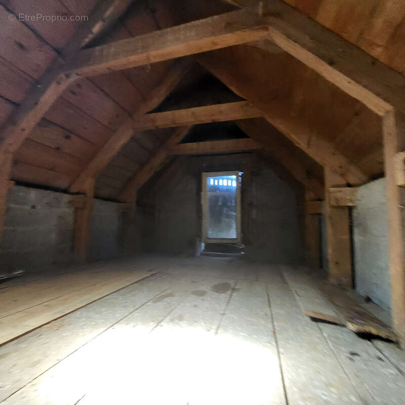 Maison à RIOM-ES-MONTAGNES