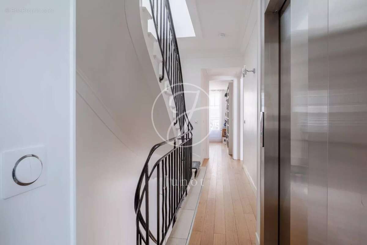 Maison à NEUILLY-SUR-SEINE