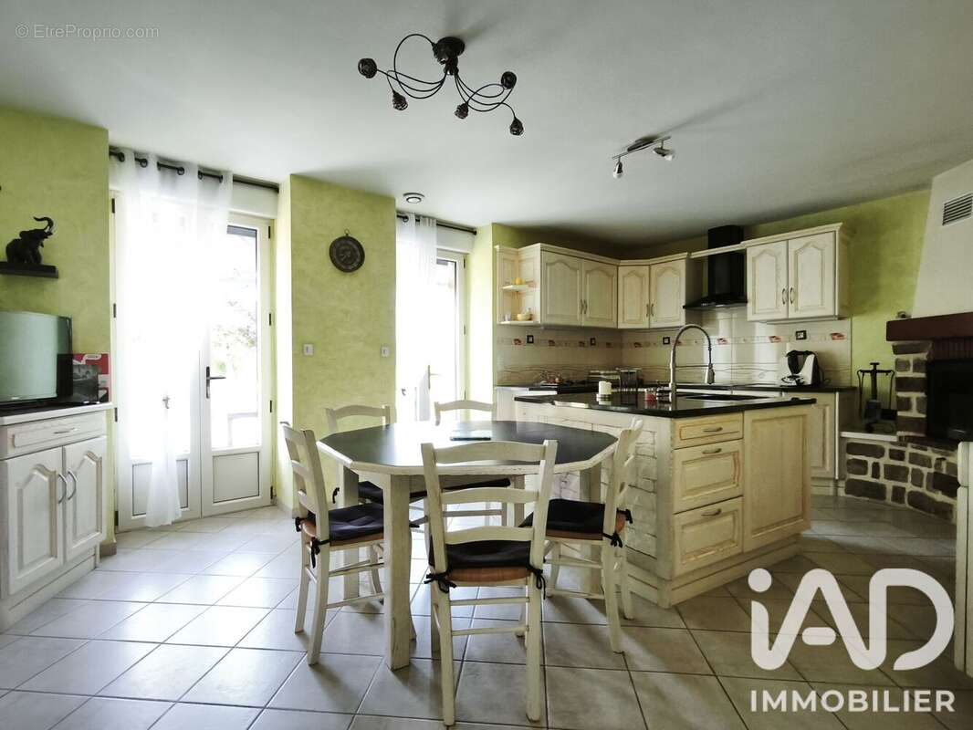 Maison 180 m² à Le Horps  - photo 3