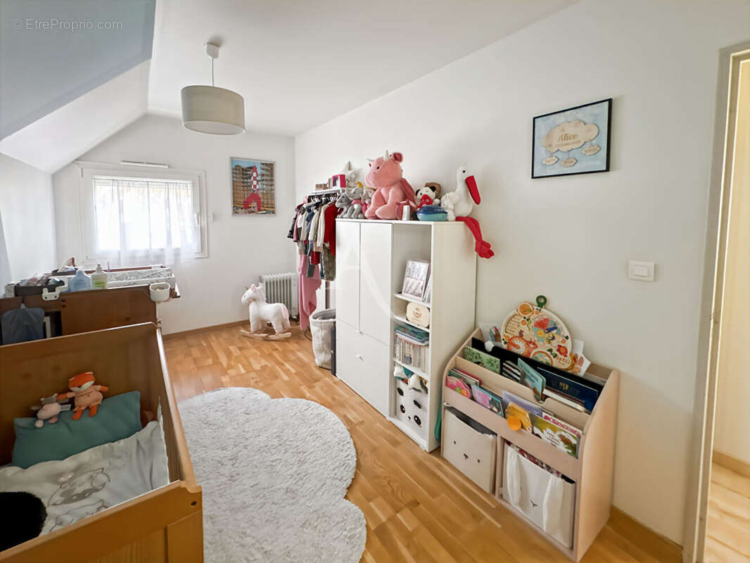 Maison à JOUY-LE-MOUTIER