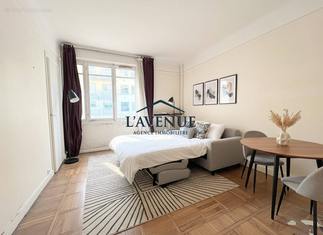 Appartement à PARIS-7E