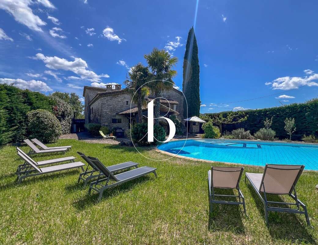 Maison 350 m² à Bessas  - photo 9