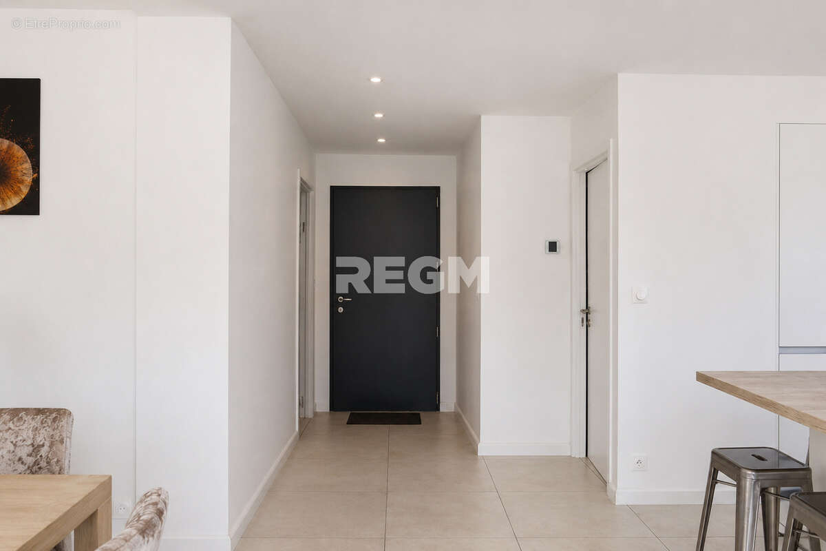 Maison contemporaine de 149 m2 avec piscine chauffée, suite parentale et climatisation   Varrains - photo 6