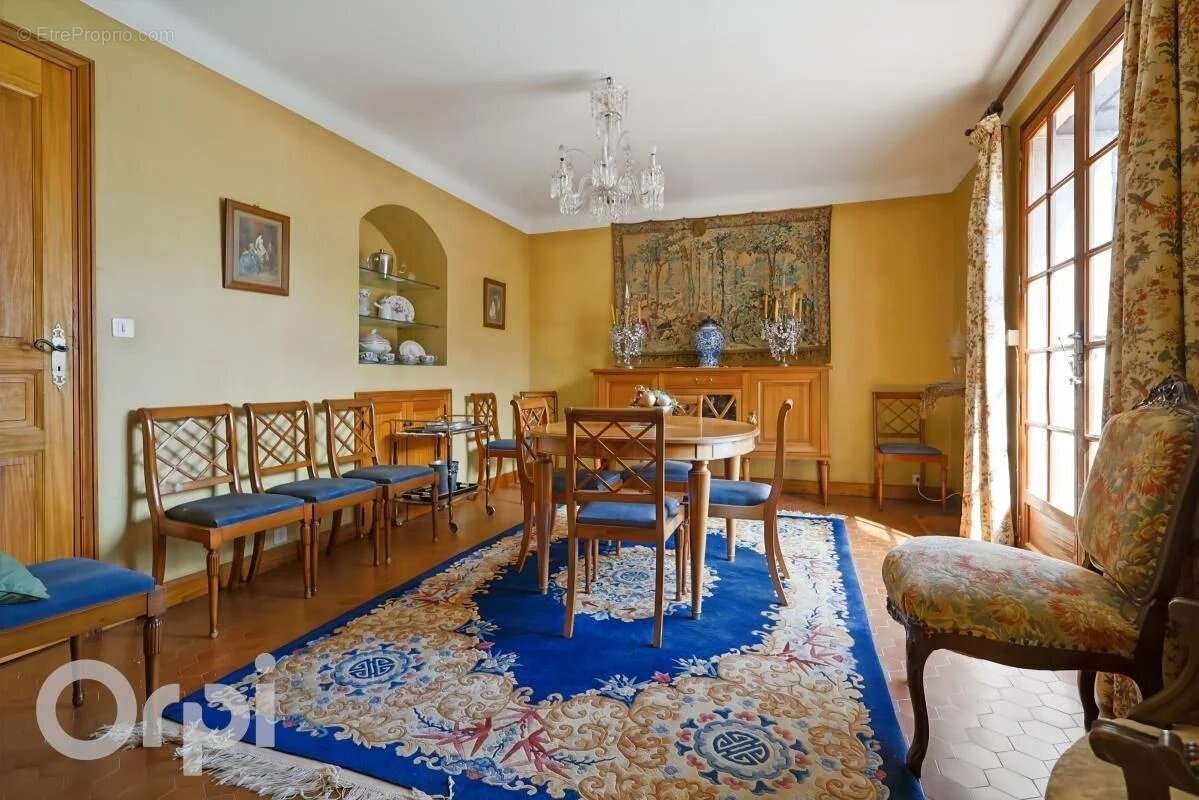 Maison à ROQUEFORT-LES-PINS