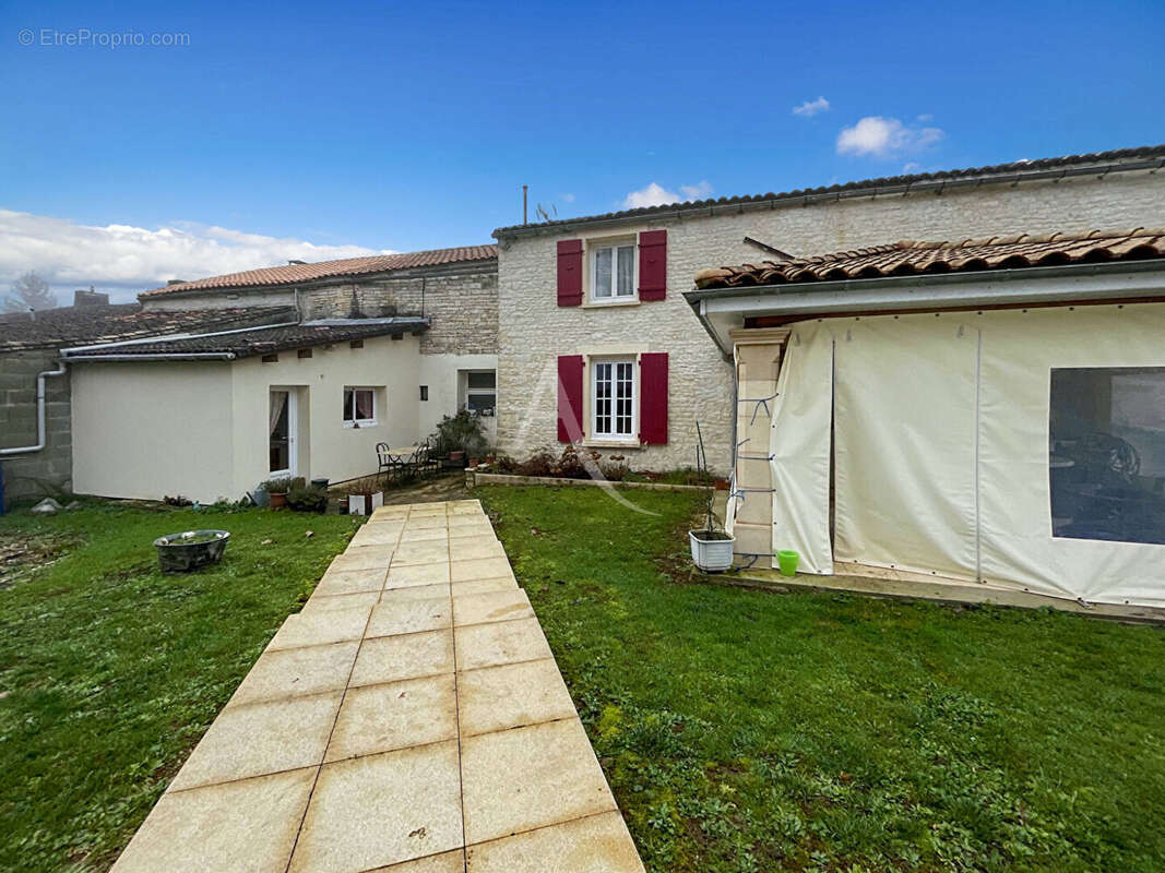 Maison à ROMAZIERES