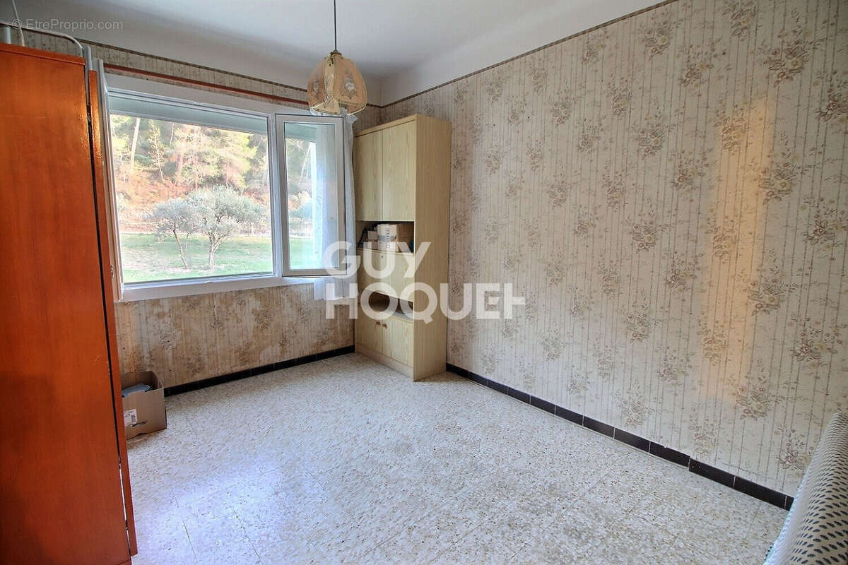 Maison Tarascon dans la garrigue sur 3205 m² - photo 11