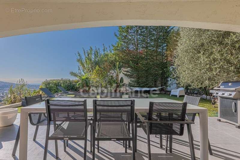 Maison à SAINT-LAURENT-DU-VAR