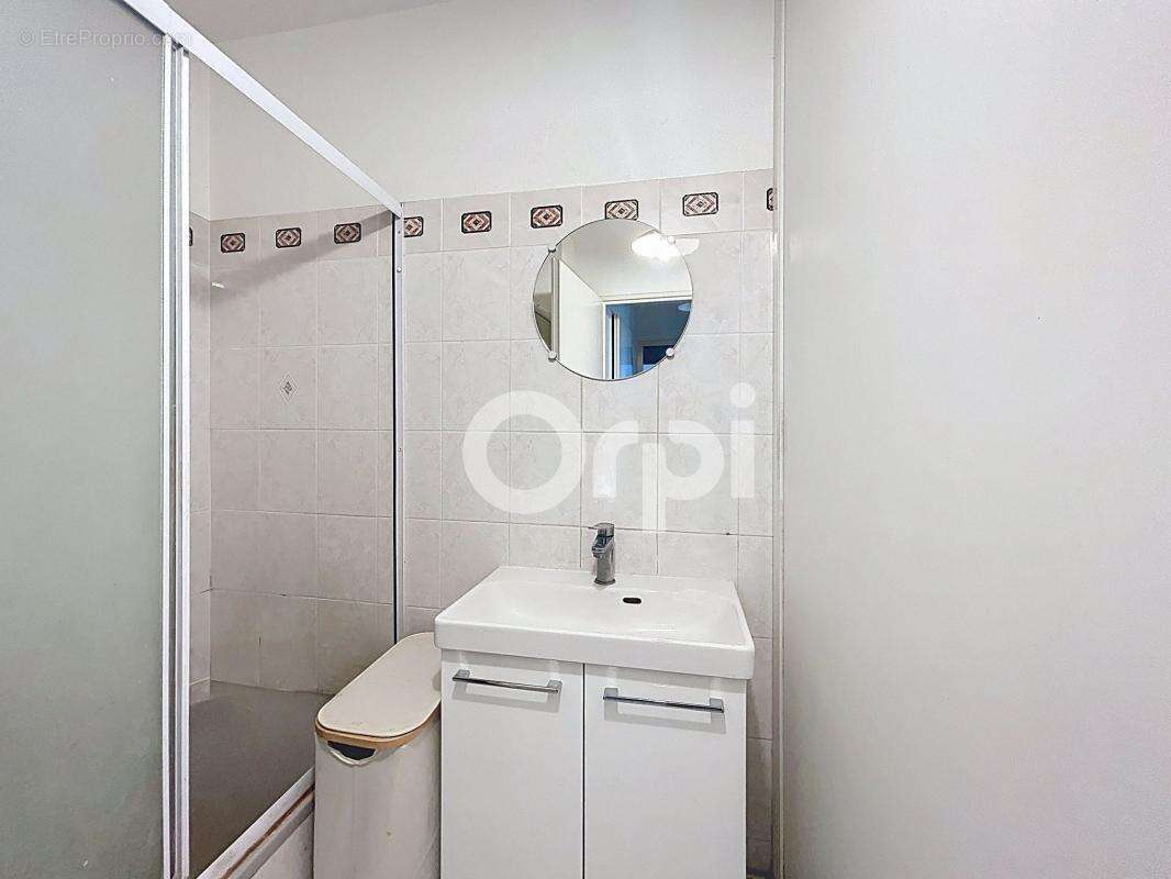 Appartement à ROQUEBRUNE-SUR-ARGENS