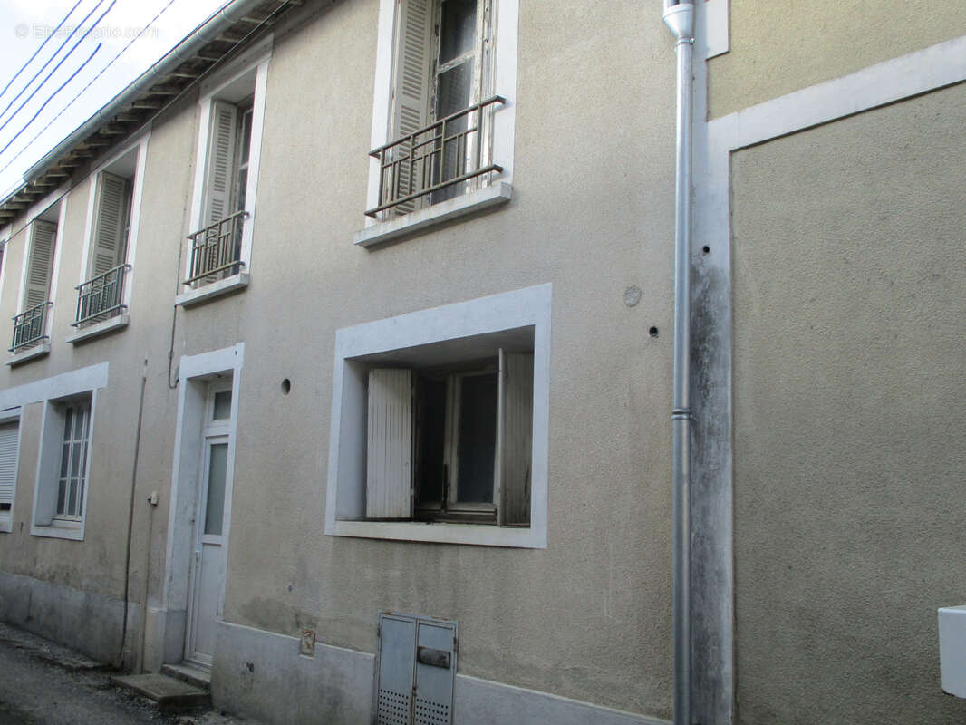 Maison à LUSIGNAN